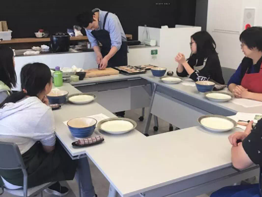Japanese Sushi Making Class and Lunch with a Professional Chef in Fukuoka