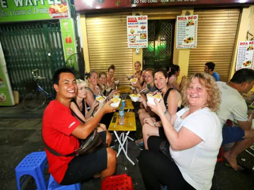 Hanoi Street Food Tour by Night with Old Quarter Market Visit