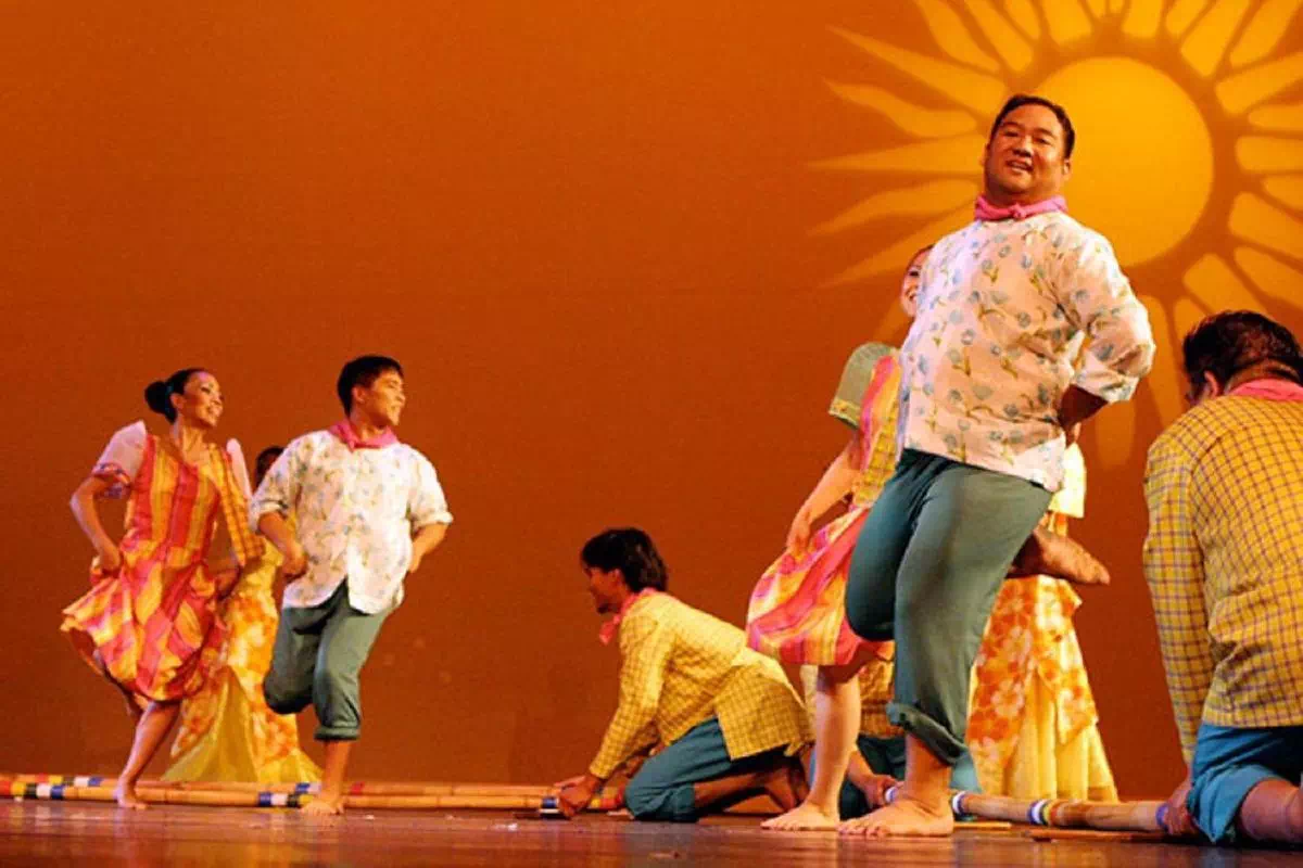 Filipino Dinner and Cultural Dance Show in Manila with Hotel Pick-up