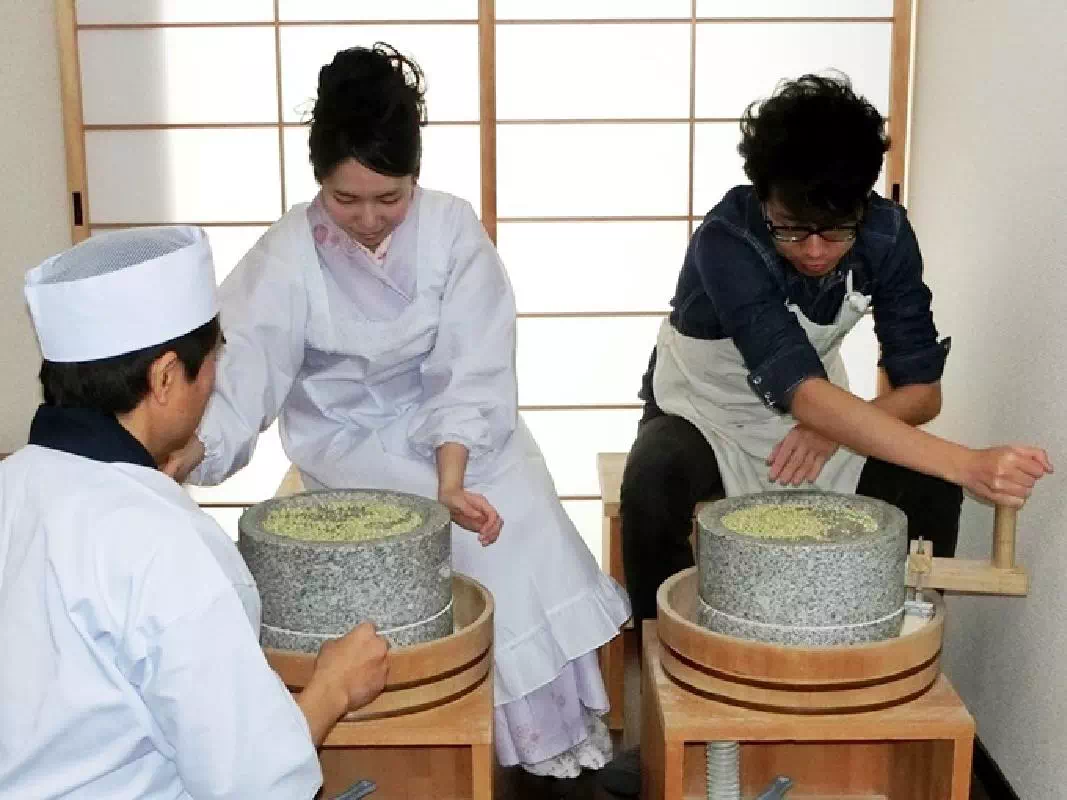 Make Fresh Soba the Traditional Way in Gion