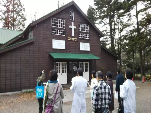 Karuizawa Architectural Tour and Wood Carving Experience with a Guide