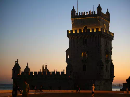 Lisbon Night Tour and Fado Show with Dinner