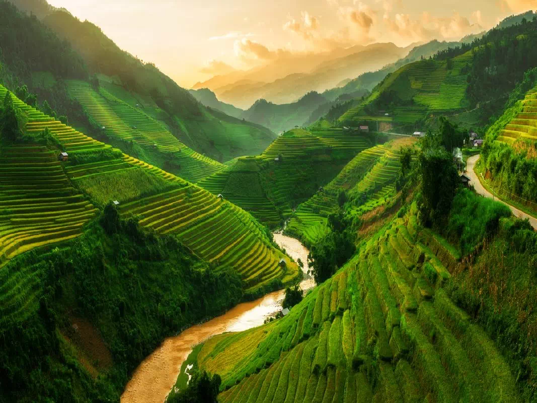 2-Day Sapa Highlands Trekking Excursion from Hanoi with Hotel Accommodations