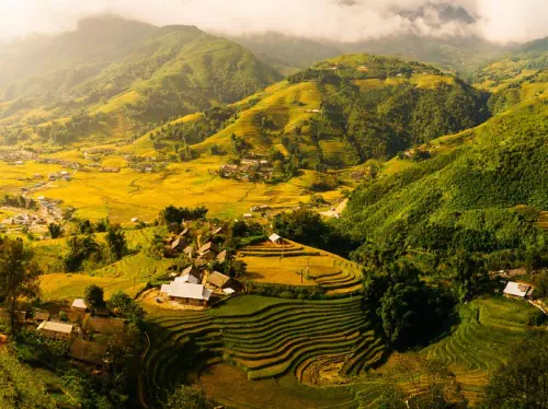 2-Day Sapa Highlands Trekking Excursion from Hanoi with Hotel Accommodations