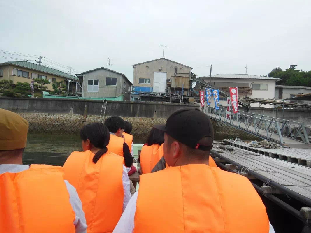 Miyajima Island Oyster Farm Tour with Seafood Barbecue Lunch in Hiroshima