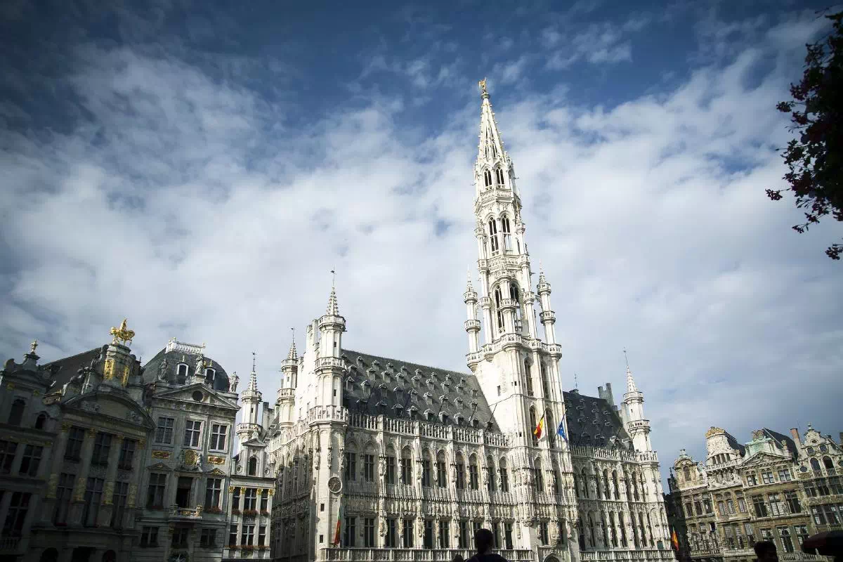 Brussels Day Trip from Amsterdam with Walking Tour and Chocolate Tasting
