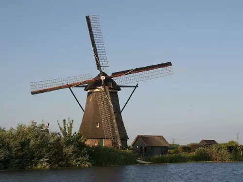 Kinderdijk Windmills and The Hague Small Group Tour with Hotel Pick-up