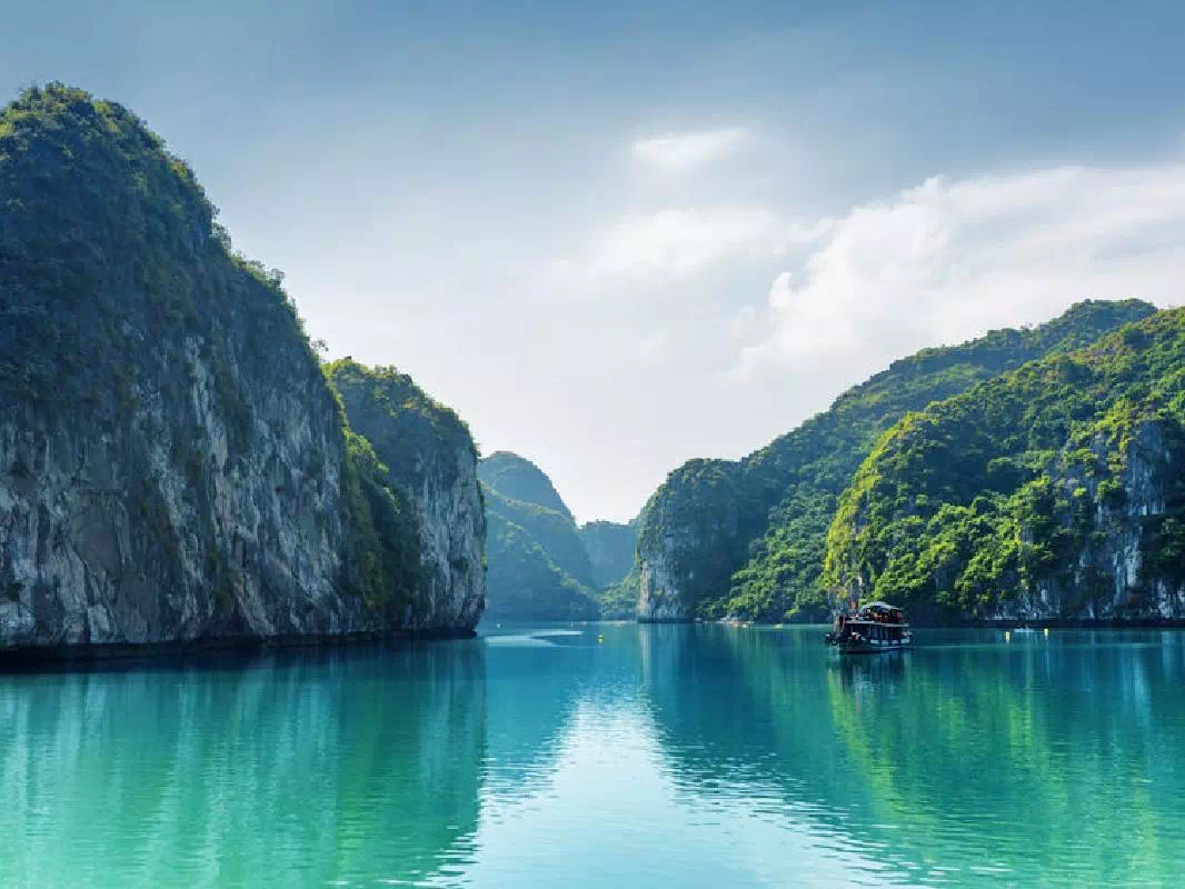 Overnight Ha Long Bay Luxury Junk Boat Cruise from Hanoi