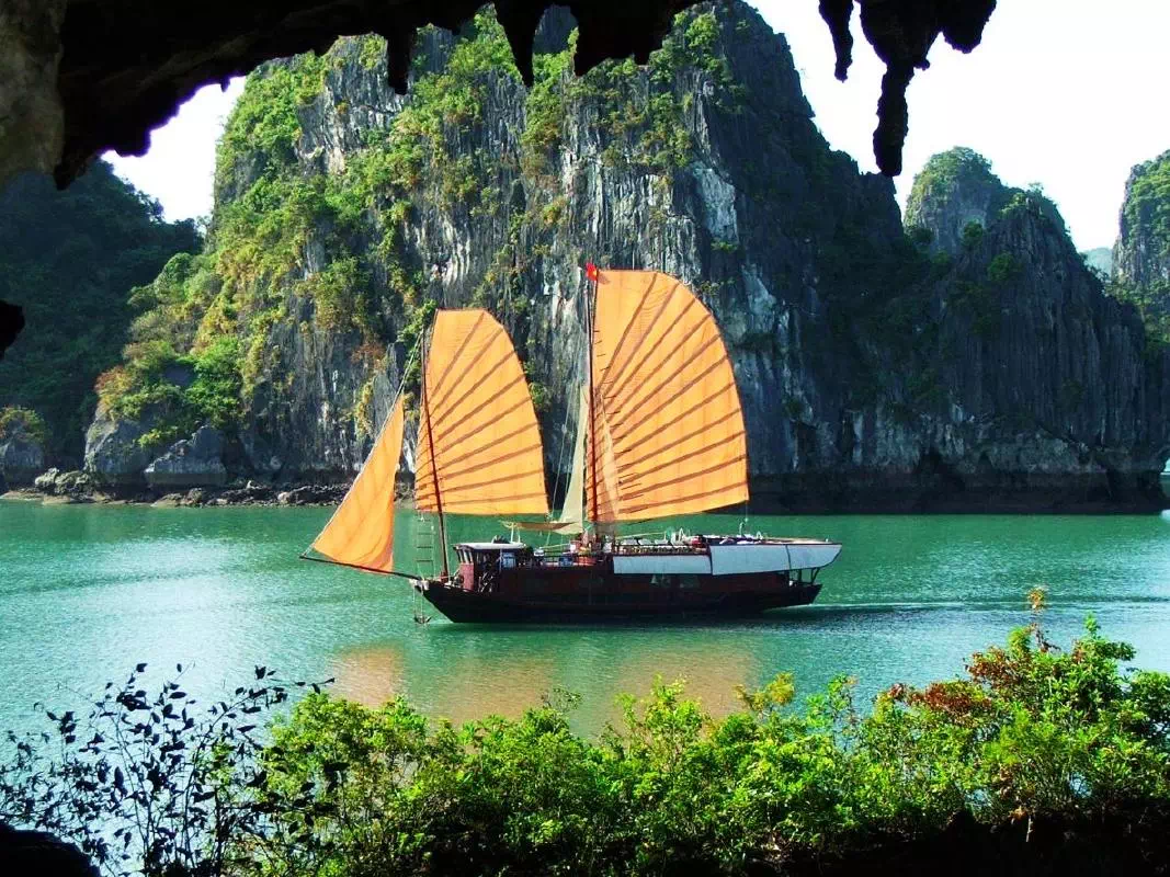 Ha Long Bay Full Day Cruise from Hanoi with Seafood Lunch