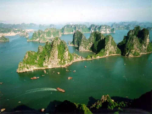Ha Long Bay Full Day Cruise from Hanoi with Seafood Lunch