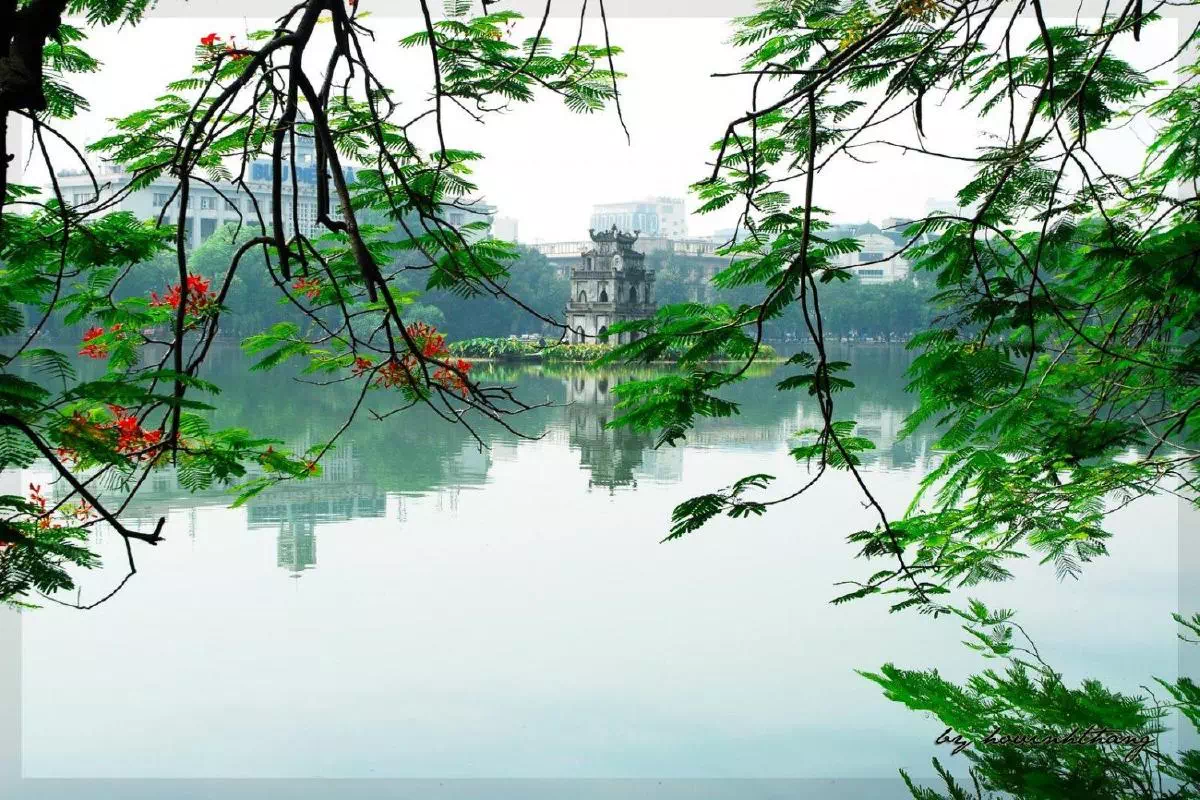 Private Cultural Hanoi Tour with Green Car Ride and Water Puppet Show