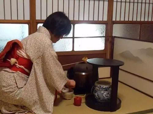Small Group Beginner's Peaceful Tea Ceremony Experience in Nara