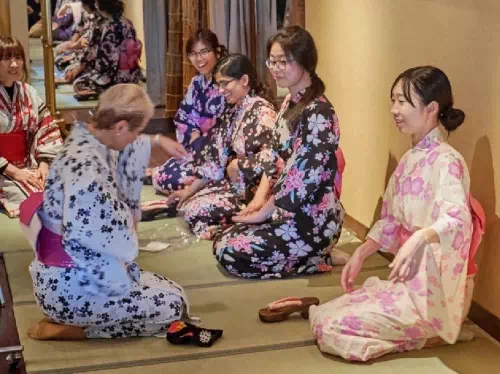 Yukata Dressing Lesson for Men and Women in Osaka (with Yukata to Take Home)