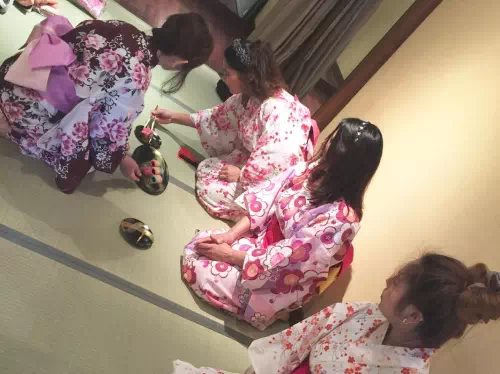 Yukata Dressing Lesson for Men and Women in Osaka (with Yukata to Take Home)