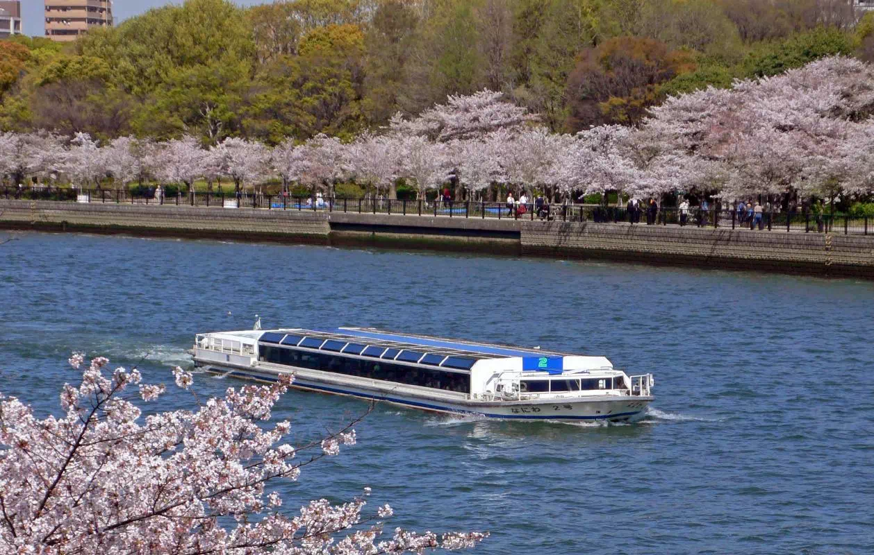 River Cruise Around Osaka Castle and Nakanoshima 