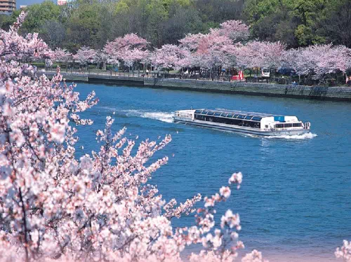 River Cruise Around Osaka Castle and Nakanoshima 