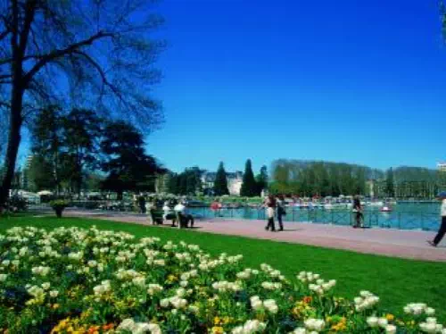 Annecy Guided Tour with Optional Boat Cruise from Geneva