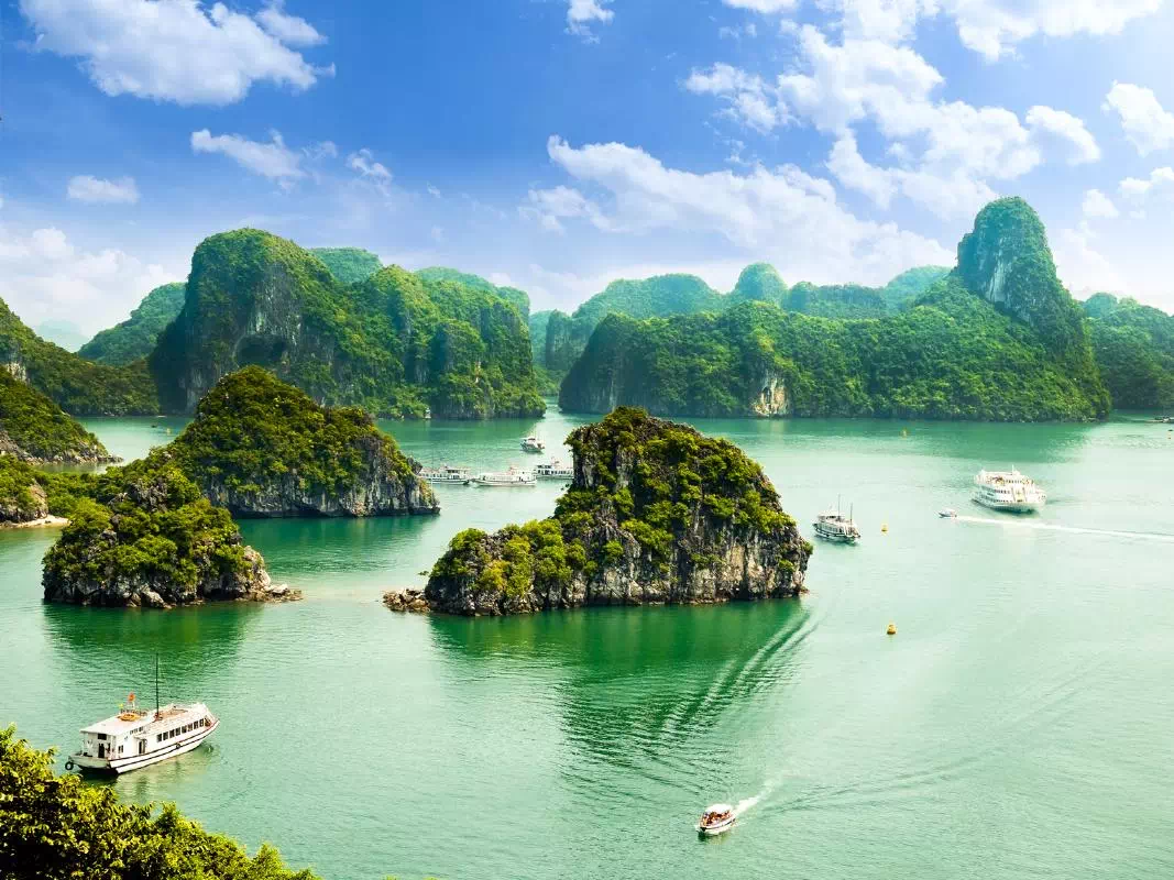 4-Day Ha Long Bay Cruise and Hanoi Hotel Luxury Combo Package with Transfers