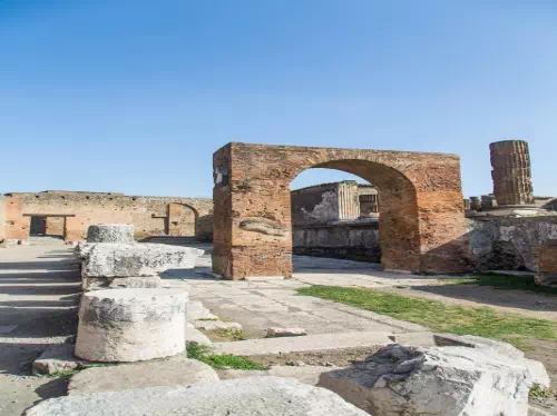 Pompeii Day Trip from Rome with Naples Panoramic Drive & Neapolitan Pizza Lunch