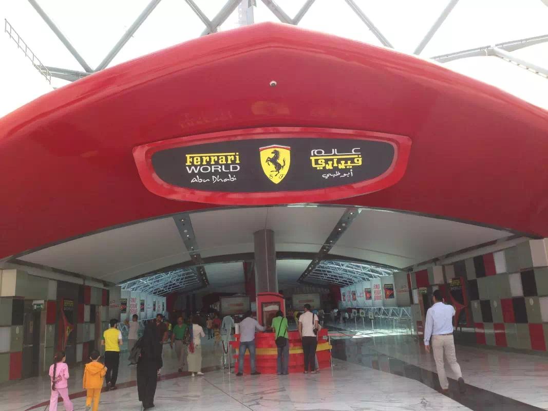 Abu Dhabi Full Day Private Tour with Ferrari World or Yas Water World Entry