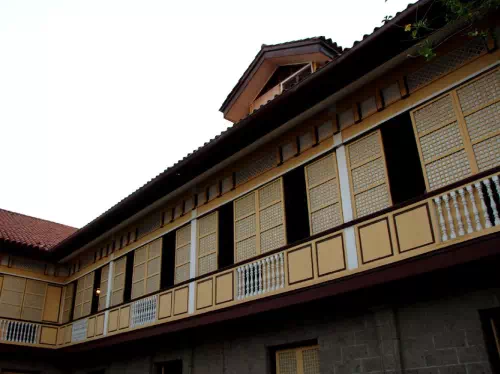 Manila and Makati City Full Day Historical Tour with Hotel Pick-up