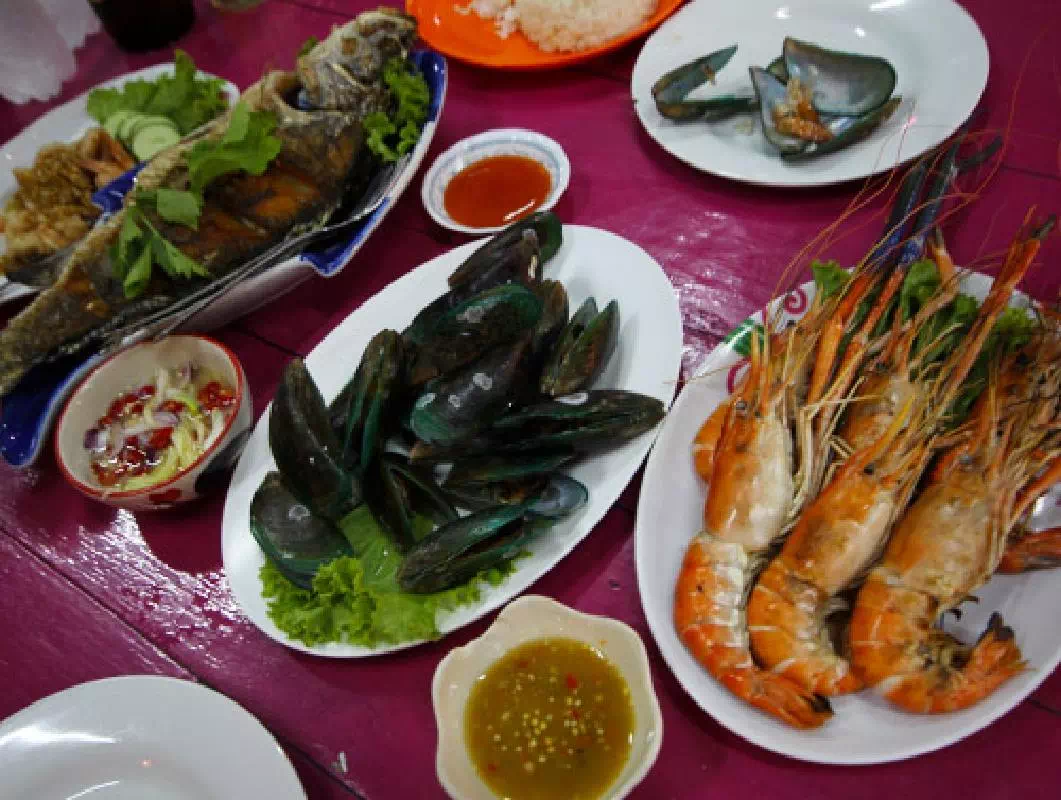 Reservations for Seafood Dinner at Kan Eang Restaurant in Phuket 