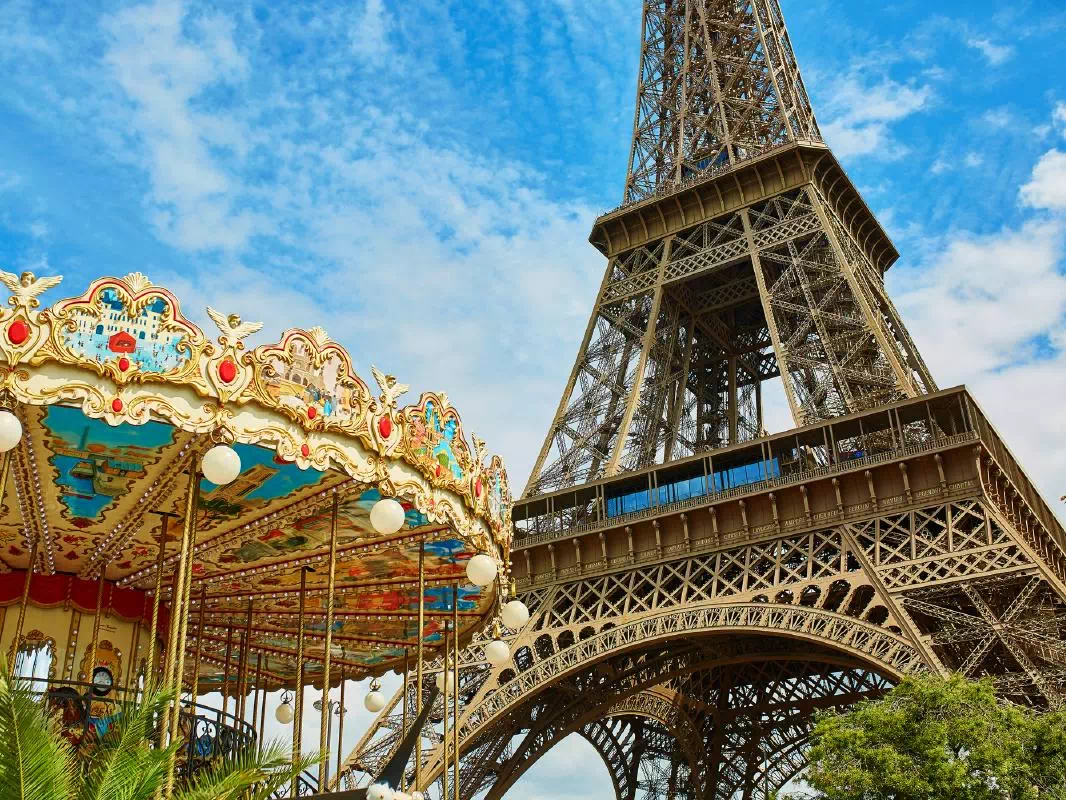 Skip the Line Eiffel Tower Tickets and Seine River Cruise with Summit Option