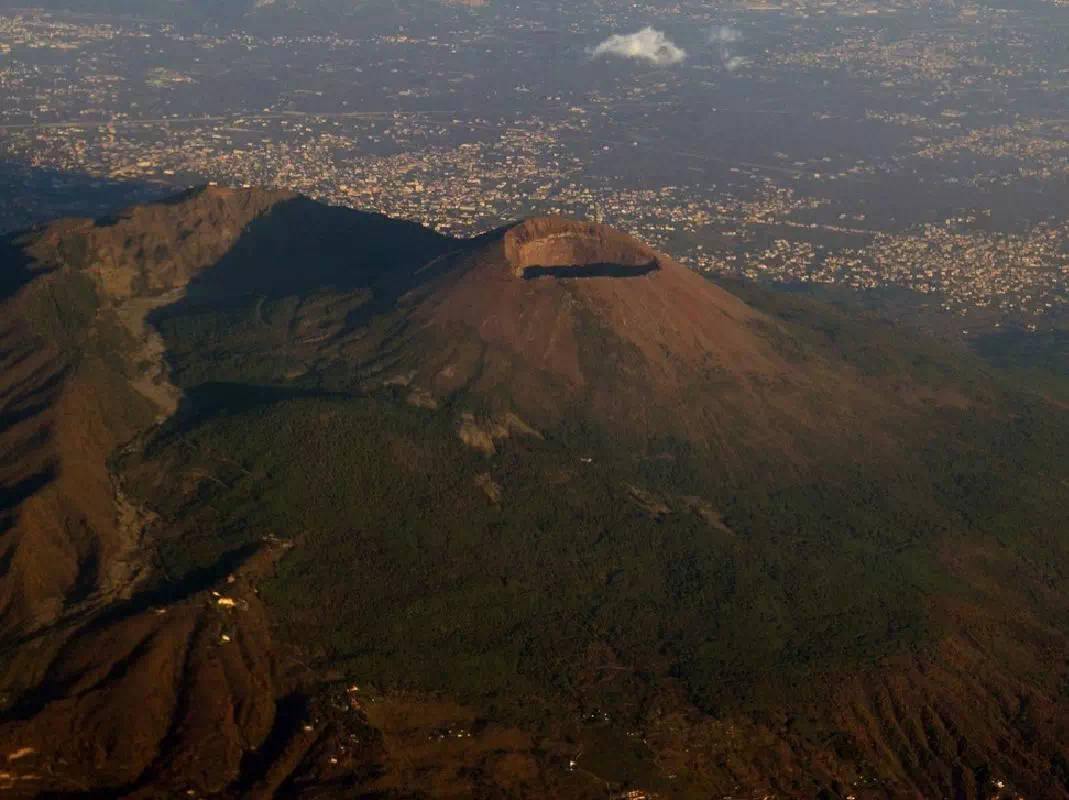 Mount Vesuvius Hike and Pompeii from Naples Tour with Pizza or Wine Tasting