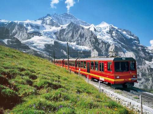 Bernese Oberland and Jungfraujoch Two-Day Tour from Zurich