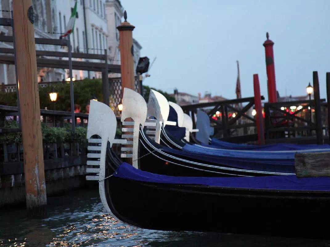 Hidden Venice Evening Tour with Gondola Ride