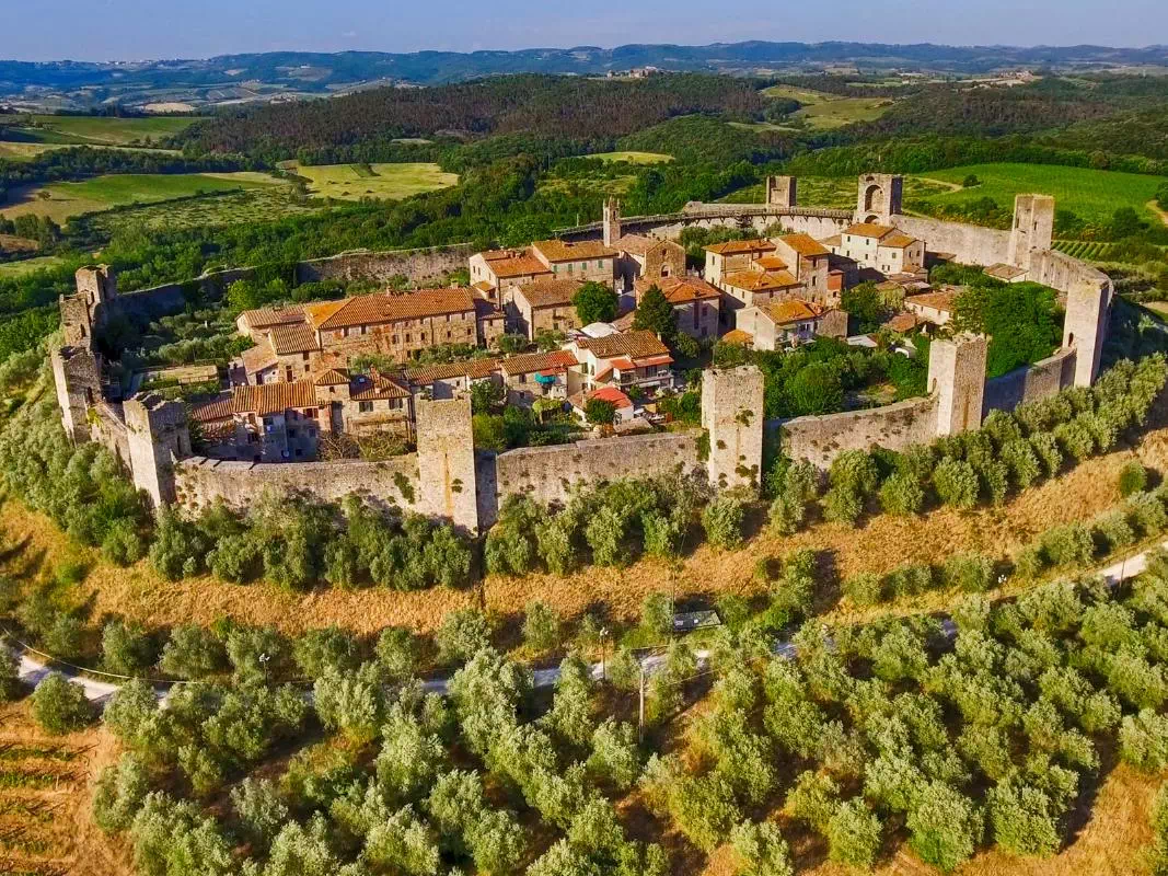 Chianti, San Gimignano, Monteriggioni, and Siena from Florence with Wine & Lunch