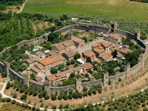 Chianti, San Gimignano, Monteriggioni, and Siena from Florence with Wine & Lunch
