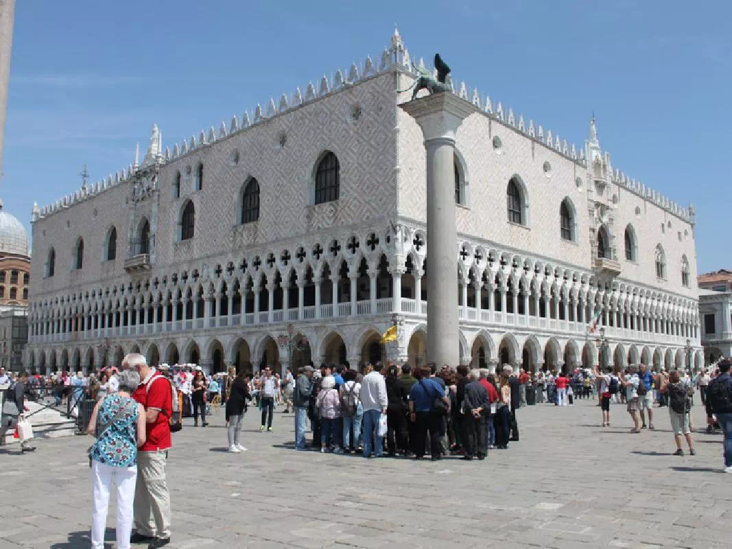Doge's Palace & Golden Basilica Fast Track Tour with Gondola Ride & Glassblowing