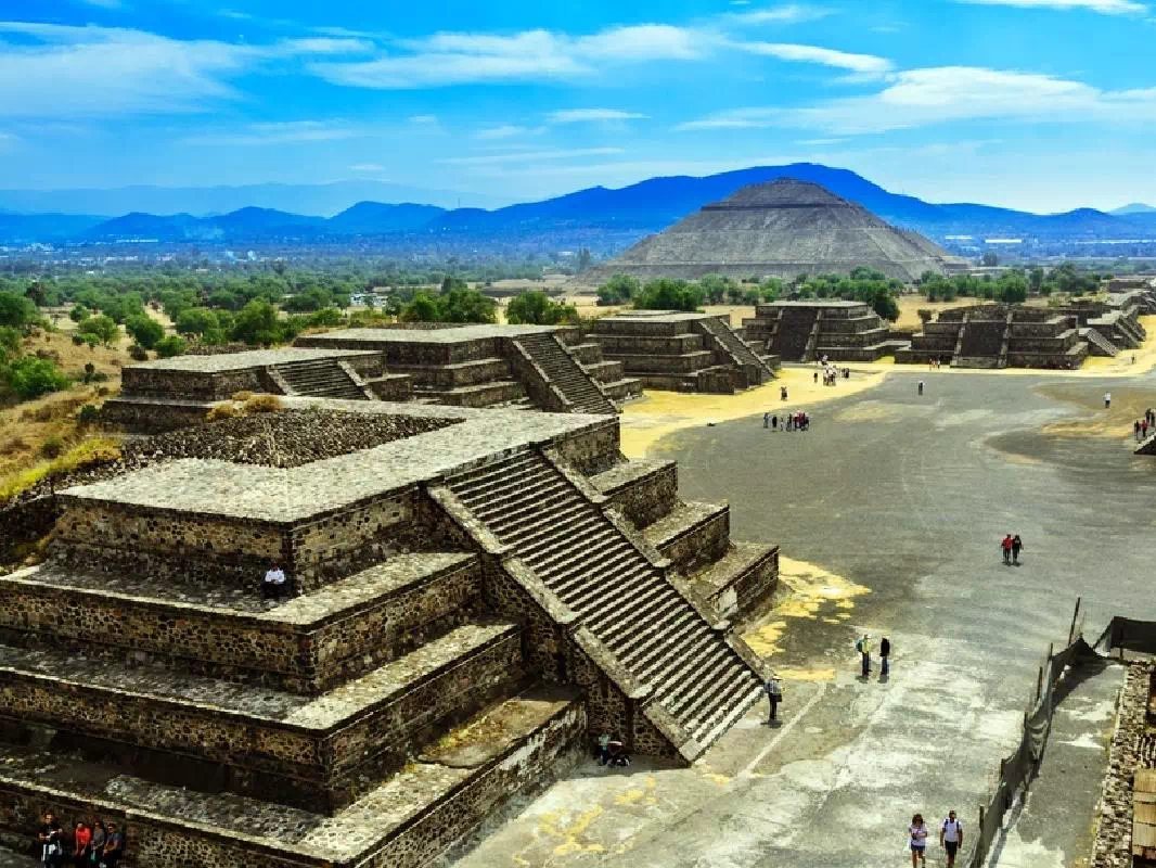 Sunrise Teotihuacan Guided Sightseeing Tour from Mexico