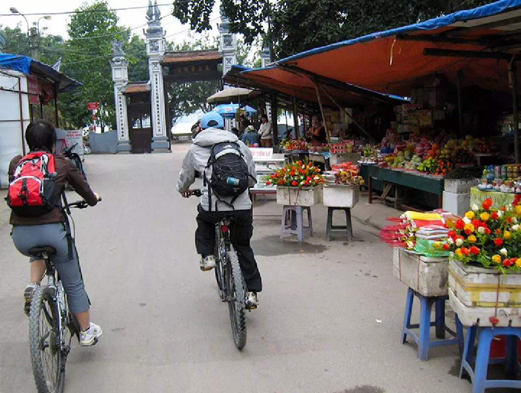 Full Day Hanoi Mountain Bike Tour with Visit to Tran Quoc Pagoda