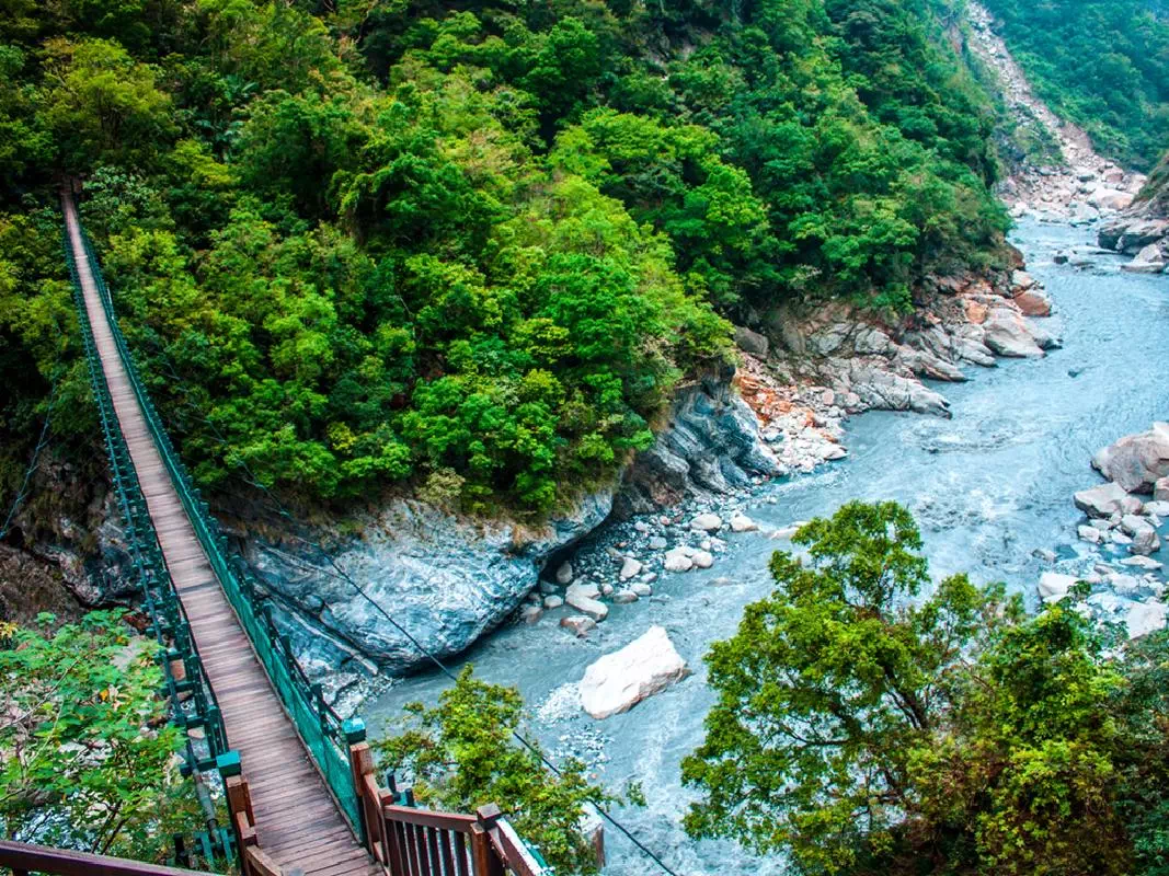 Taroko Gorge and Hualien One Day Trip from Taipei by Train 