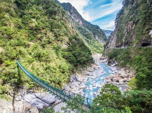 Taroko Gorge and Hualien One Day Trip from Taipei by Train 