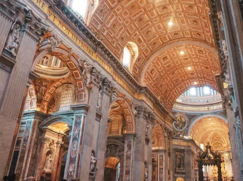 St. Peter's Basilica and Vatican Necropolis Tour with Reserved Entry and Guide