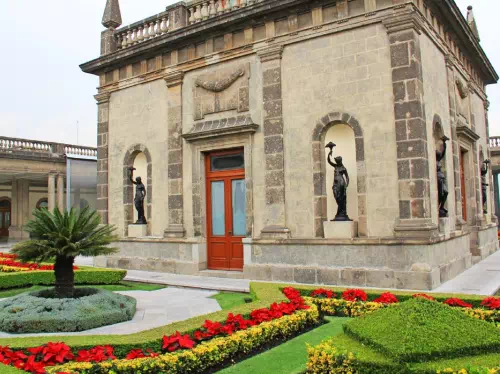 Chapultepec Castle Walking Tour with Chocolate and Churros Tasting