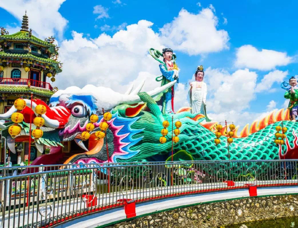 Lotus Pond Sightseeing Tour from Kaohsiung