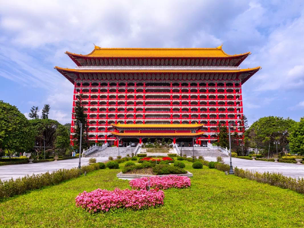 Taipei's Best Sights Tour with National Palace Museum Entry and Hotel Transfers