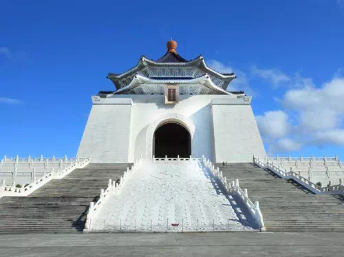 Taipei's Best Sights Tour with National Palace Museum Entry and Hotel Transfers