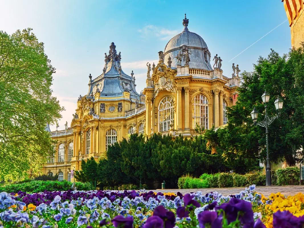 Budapest Half Day Sightseeing Tour with Castle District and City Park Walk