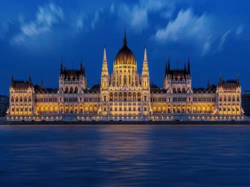 Budapest Half Day Sightseeing Tour with Castle District and City Park Walk