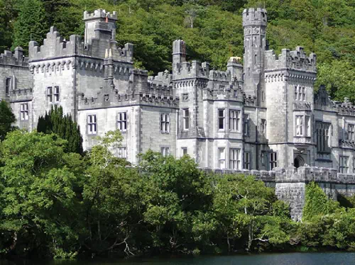Connemara Region Full Day Tour from Galway with Kylemore Abbey Stop