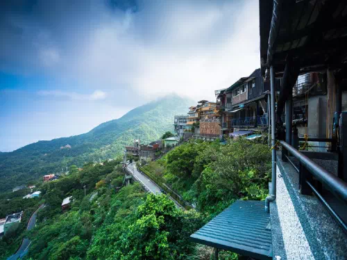 Jiufen and Pingxi Day Tour from Taipei with Sky Lantern Making Experience