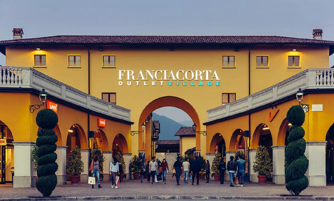 Franciacorta Wine Tasting Tour from Milan with Outlet Village Shopping
