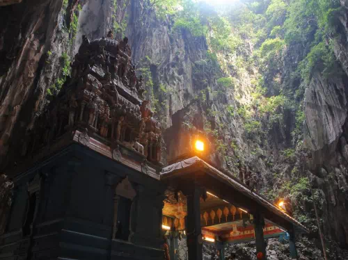 Batu Caves and Royal Selangor Visitor Center Half Day Tour from Kuala Lumpur