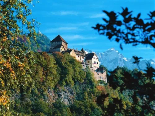 Zurich Sightseeing Tour with Heidiland and Liechtenstein Countryside Day Trip