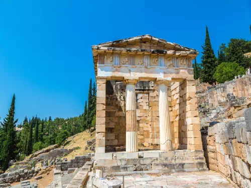Delphi and Meteora Monasteries 2-Day Tour from Athens